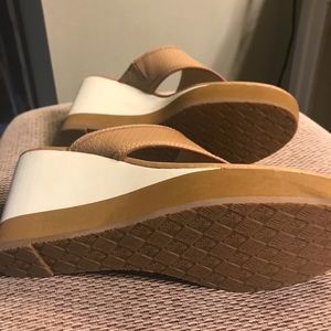 Tommy Bahama sandals